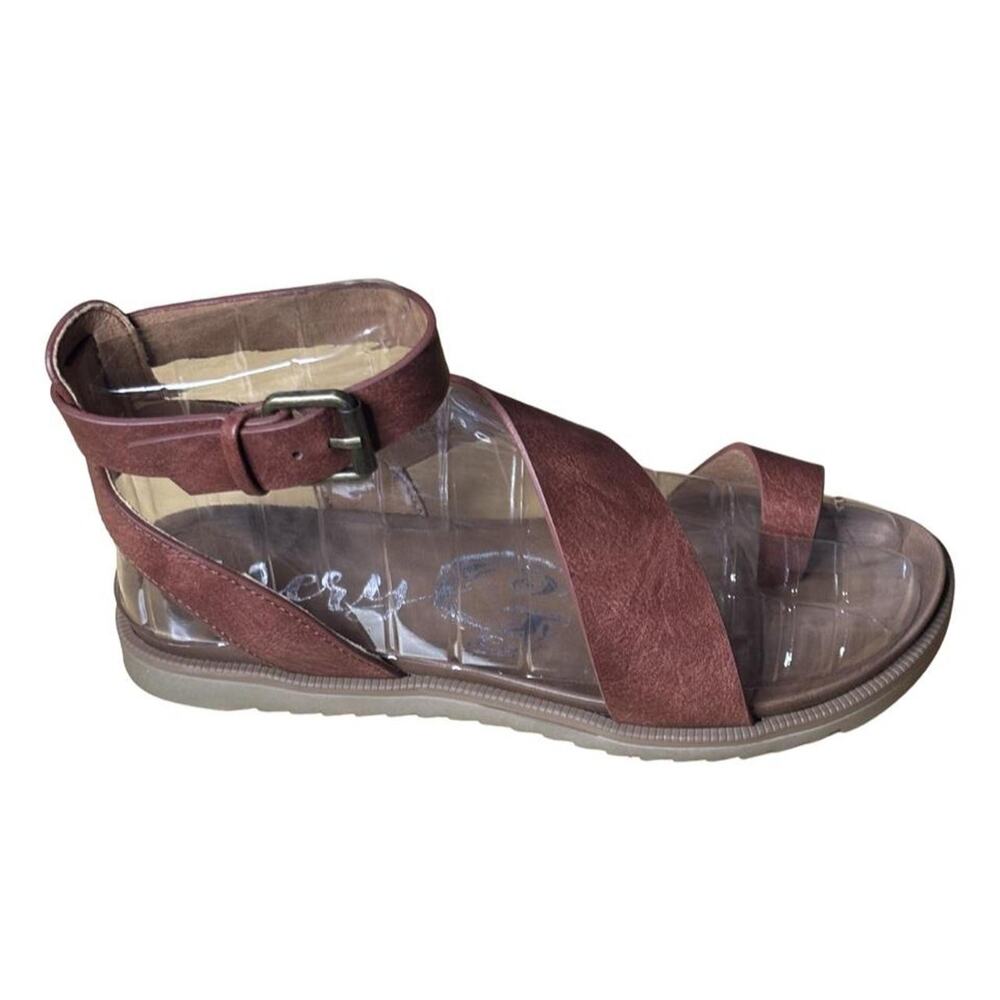 Very G Steffy Sandals Size 7 Rust Brown Flat Vegan Leather Strappy New In Box